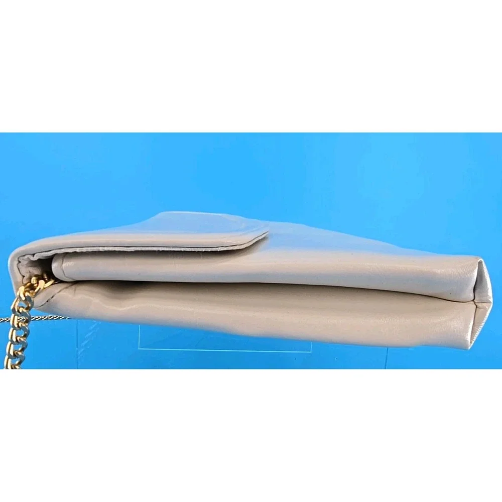 Beautiful Vtg ML USA Beige Ivory Clutch Handbag Bag Purse Kiss Closure‎ W/ Chain